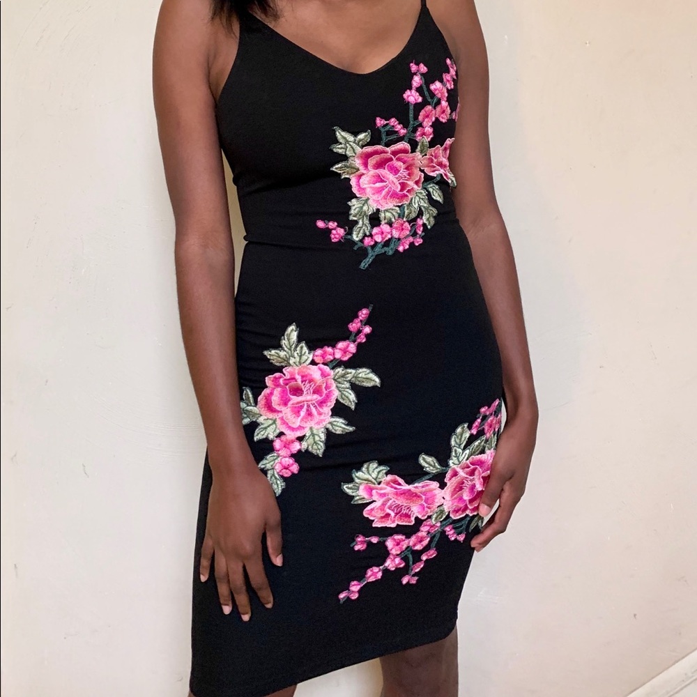 Trendy floral black cocktail dress 🌸